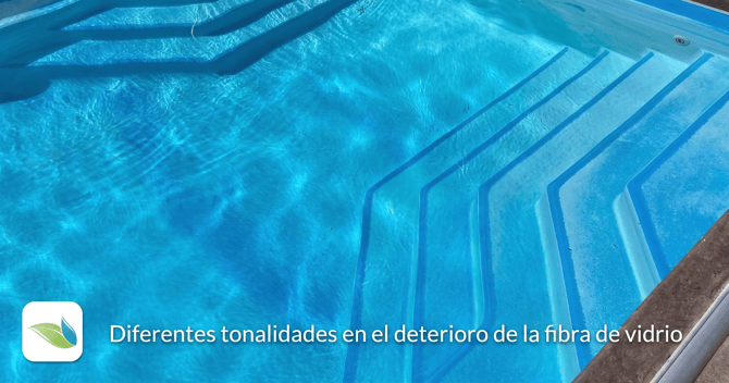 Diferentes tonalidades en el deterioro de la fibra de vidrio
